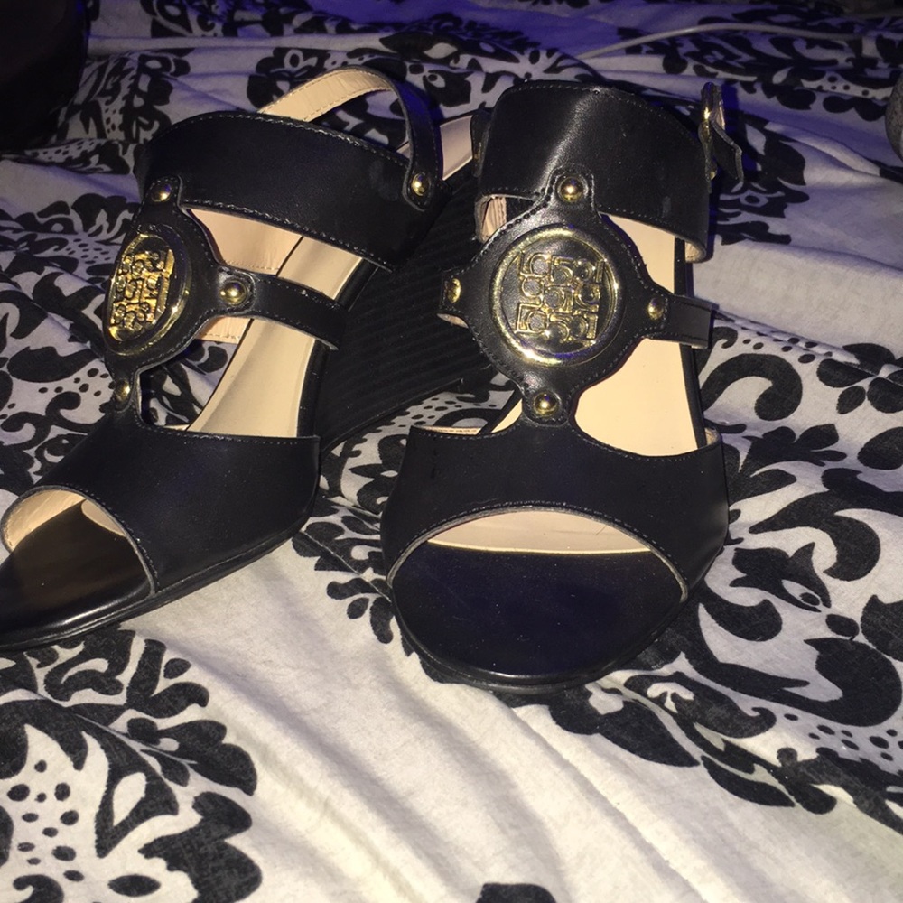 Black Wedges
